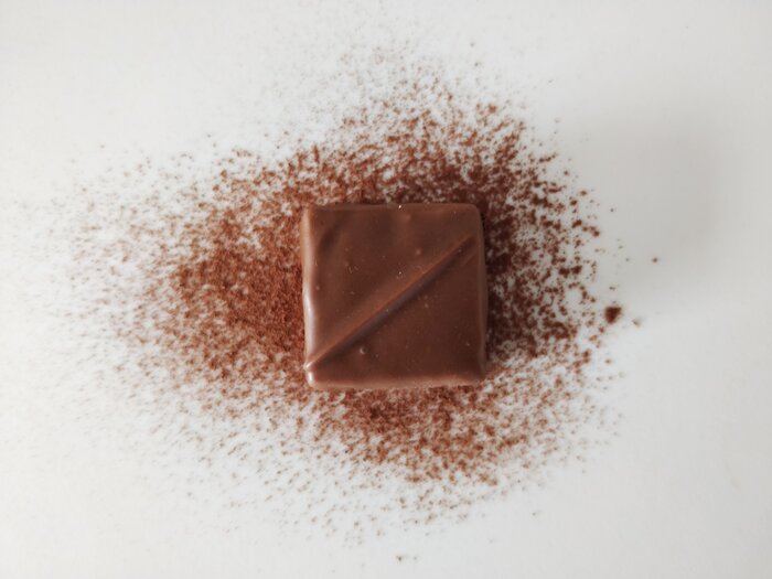 Praline au chocolat au lait, à la cacahuète 