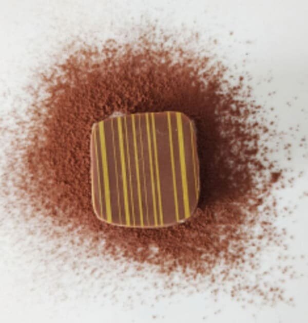 Praline au chocolat au lait, ganache au romarin